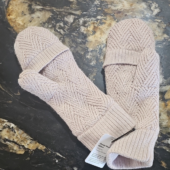 Rare Lululemon Sherpa Weave Mittens - Picture 3 of 6